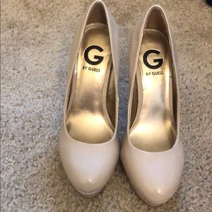 Nude Guess pumps